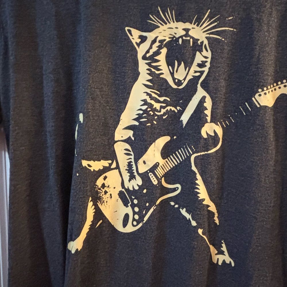 Cat Rocking Out Graphic Tee (L) - Picture 3 of 4
